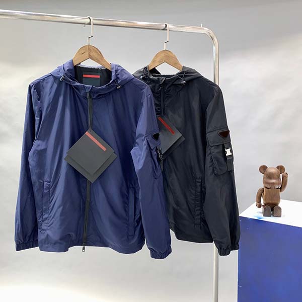 P Arm Triangle Logo thin mens jacket Sleeve Lock hooded coats Italy Luxury Brand coat 2022 Spring Autumn jackets plus size, Supplement (not shipped separately)
P Arm Triangle Logo thin mens jacket Sleeve Lock hooded coats Italy Luxury Brand coat 2022 Spring Autumn jackets plus size, Supplement (not shipped separately)