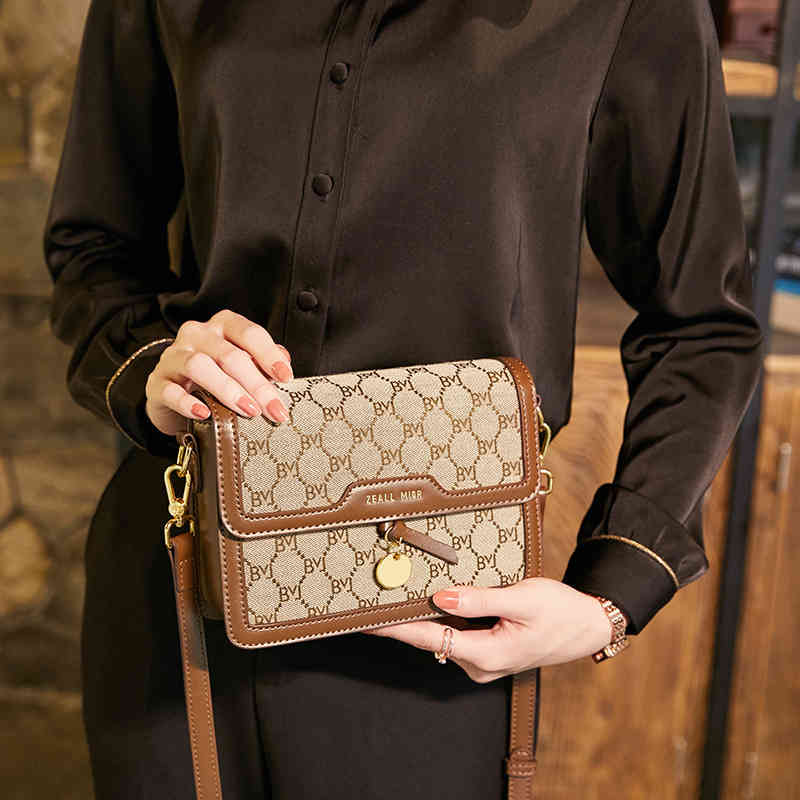 Handbags Women's 2022 summer new leisure wide shoulder strap small square bag versatile printed sling one Shoulder Messenger Bag Purse, Brown
Handbags Women's 2022 summer new leisure wide shoulder strap small square bag versatile printed sling one Shoulder Messenger Bag Purse, Brown