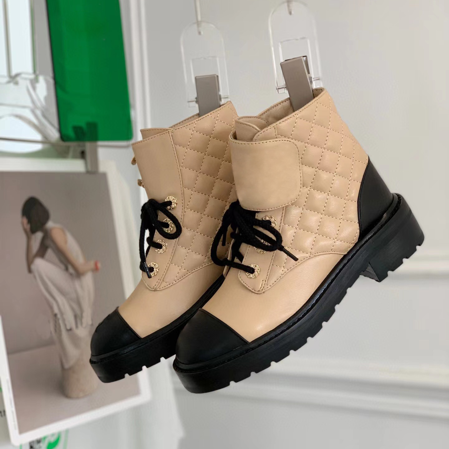 newest classics Apricot white chunky platform boots lace-up shoessquare combat Decorative buckle low heel Knight boots ankle luxury designers Factory shoe35-42, Black
newest classics Apricot white chunky platform boots lace-up shoessquare combat Decorative buckle low heel Knight boots ankle luxury designers Factory shoe35-42, Black