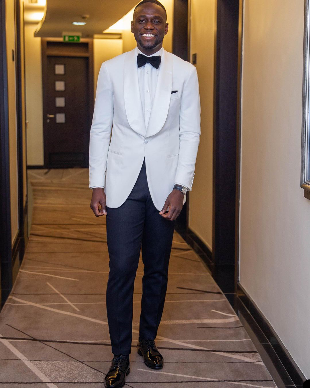 White Men Wedding Tuxedo One Jacket Groom Dinner Business Evening Suit Birthday Party Wear Blazer