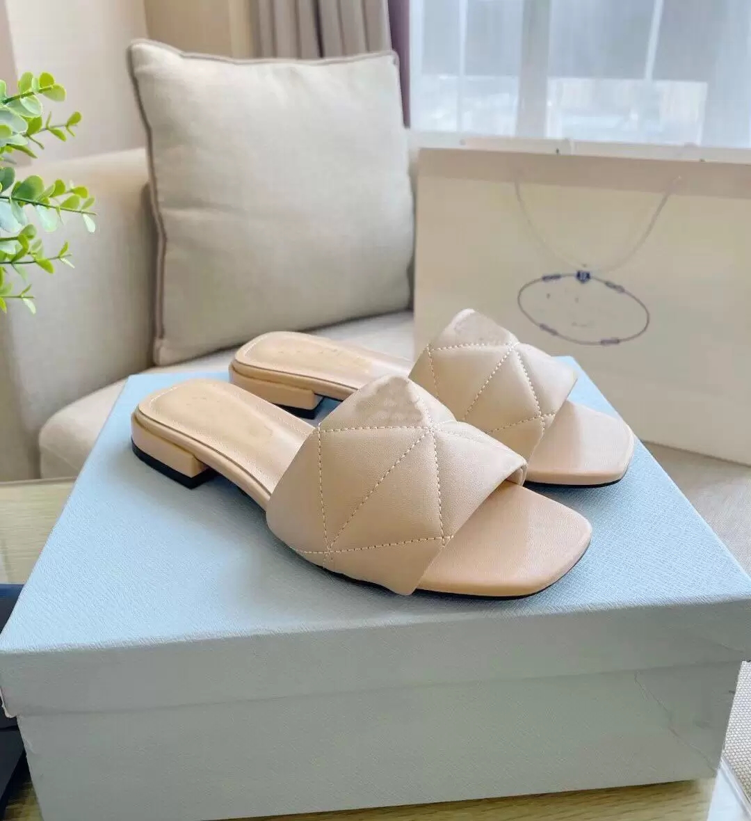 Off-duty Slides Quilted Nappa Leather Sandals Shoes Women Slip On Casual Walking Lady Comfort Footwear Summer Beach SlipperFlip-flops
Off-duty Slides Quilted Nappa Leather Sandals Shoes Women Slip On Casual Walking Lady Comfort Footwear Summer Beach SlipperFlip-flops