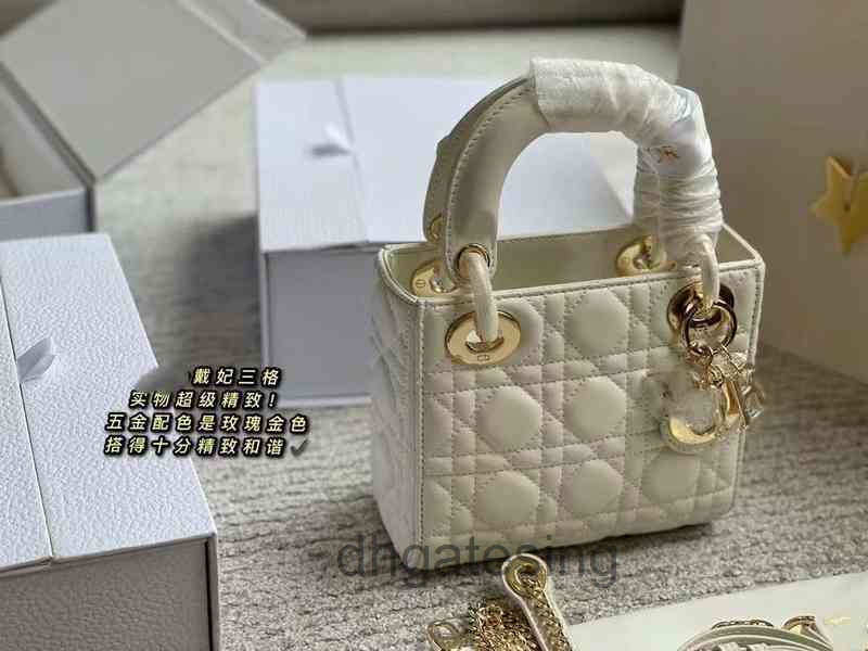 Dchristianss 22 Bags Designer Handbags Women d Lady Family Women's 2022 Bag Single Shoulder Messenger Hand-held Diana Mini Three Grid Leather Diamond Embroidery, Three red squares
Dchristianss 22 Bags Designer Handbags Women d Lady Family Women's 2022 Bag Single Shoulder Messenger Hand-held Diana Mini Three Grid Leather Diamond Embroidery, Three red squares