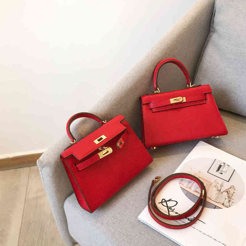 Kellies Aima Wholesale High quality women's 2021 big red palm grain leather second generation Mini one shoulder slant span designerss, Gold button 19 cm
Kellies Aima Wholesale High quality women's 2021 big red palm grain leather second generation Mini one shoulder slant span designerss, Gold button 19 cm