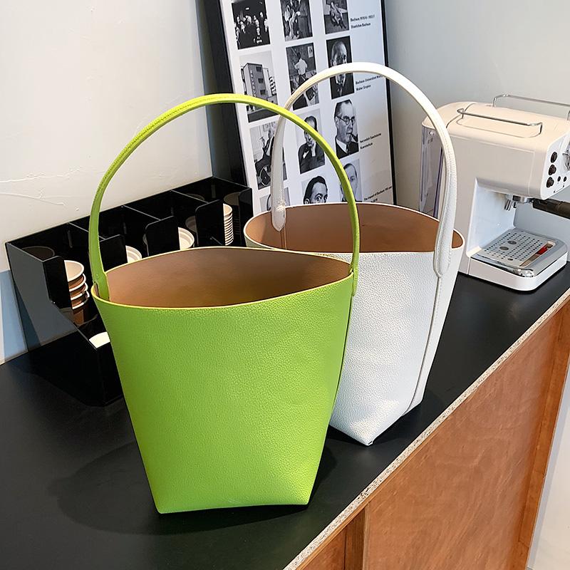Evening Bags Solid Color Handbags With Zipper Purse Simple Soft Leather Women's Shoulder Bag Big Capacity Tote Retro Bucket Shopper Bols, White bucket bag
Evening Bags Solid Color Handbags With Zipper Purse Simple Soft Leather Women's Shoulder Bag Big Capacity Tote Retro Bucket Shopper Bols, White bucket bag