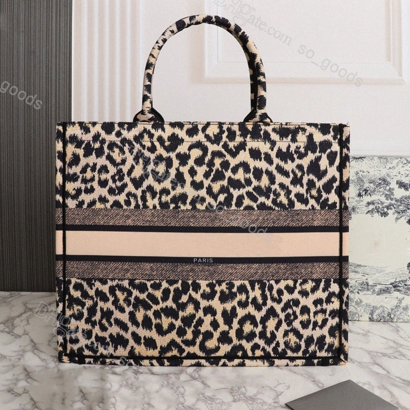 Designer Embroidery and Printed Jacquard Book Totes Shopping Bags Womens Handbag Luxury Bag, Actual pictures contact me
Designer Embroidery and Printed Jacquard Book Totes Shopping Bags Womens Handbag Luxury Bag, Actual pictures contact me