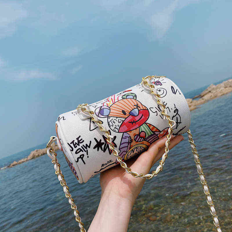 Bear Graffiti Lady's S Chain Mobile Phone Shoulder Bags Simple Small Square Bag Women's Luxury Designer Handbags for Women 2021 Y220422, White
Bear Graffiti Lady's S Chain Mobile Phone Shoulder Bags Simple Small Square Bag Women's Luxury Designer Handbags for Women 2021 Y220422, White