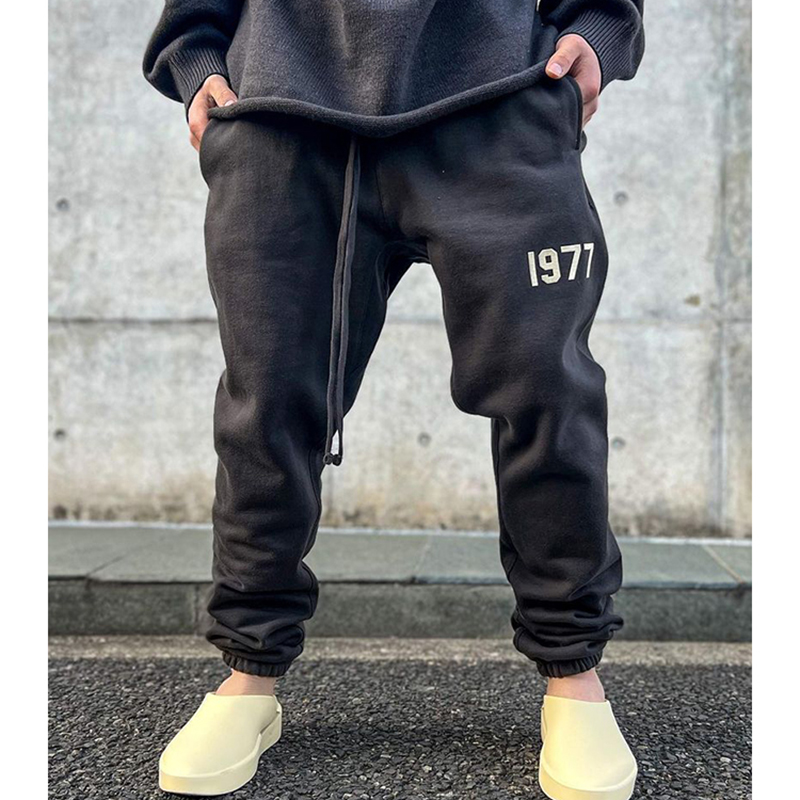 Mens Felted Letterings Sweat Joggers Pants Casual Long Fleeced Sweatpants Men Women Hip Hop Skateboard Streetwear MG220106, Black
Mens Felted Letterings Sweat Joggers Pants Casual Long Fleeced Sweatpants Men Women Hip Hop Skateboard Streetwear MG220106, Black