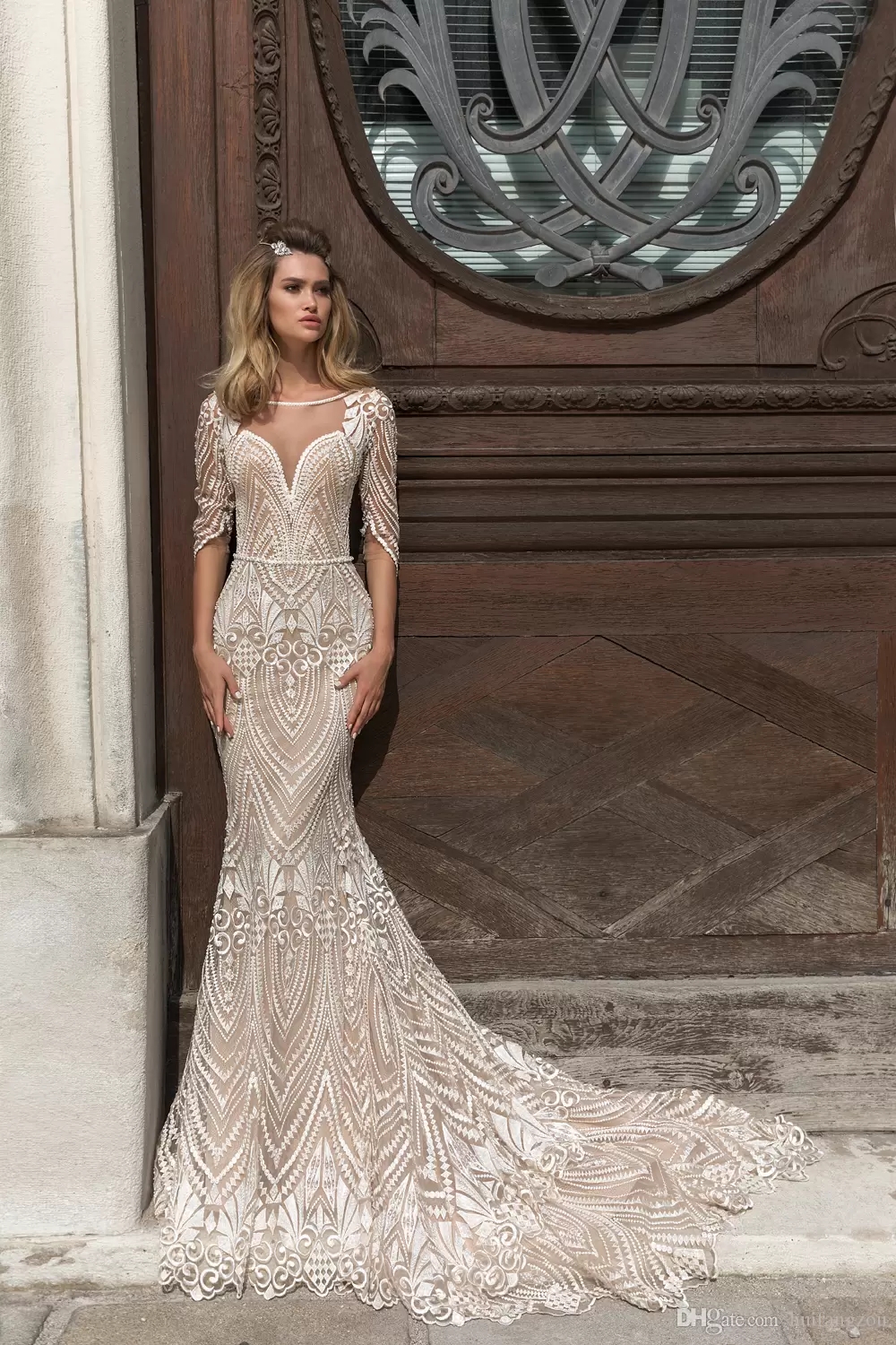 Crystal Design Mermaid Wedding Dresses Bateau Neck Backless Sweep Train Champagne Wedding Dress Custom Made Long Sleeve Beach Bridal Gowns BES121