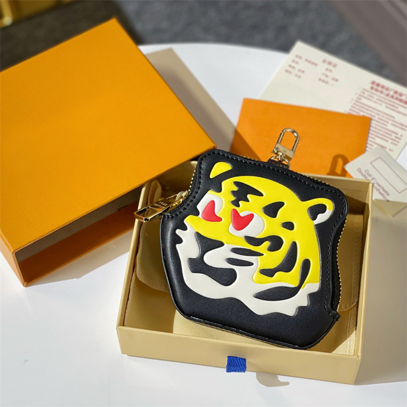 Fashion Keychain Luxury Designer Coin Car Keys Purse Pendant Key Buckle Classic Tiger Genuine Leather High Quality Keychains Ornaments
Fashion Keychain Luxury Designer Coin Car Keys Purse Pendant Key Buckle Classic Tiger Genuine Leather High Quality Keychains Ornaments