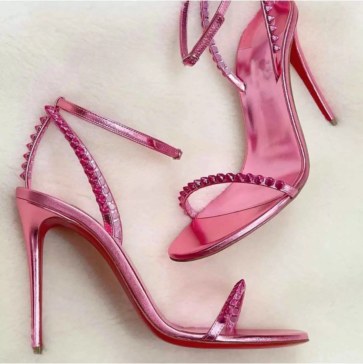 2022SS Top Luxury Women's So Me Sandals Shoes Red Bottoms Women High Heels Spikes Gladiator Lady Sandalias Comfort Daily Work Walking EU35-43 with box
2022SS Top Luxury Women's So Me Sandals Shoes Red Bottoms Women High Heels Spikes Gladiator Lady Sandalias Comfort Daily Work Walking EU35-43 with box