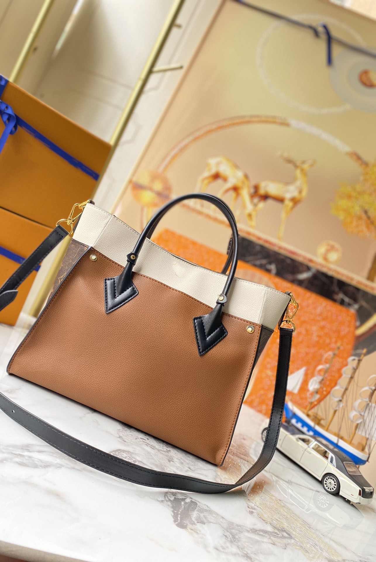 Top Quality Ladies Handbag designer purse luxury chain strap inner compartment leather fashion classic with box size 30.5-24.5-14cm
Top Quality Ladies Handbag designer purse luxury chain strap inner compartment leather fashion classic with box size 30.5-24.5-14cm