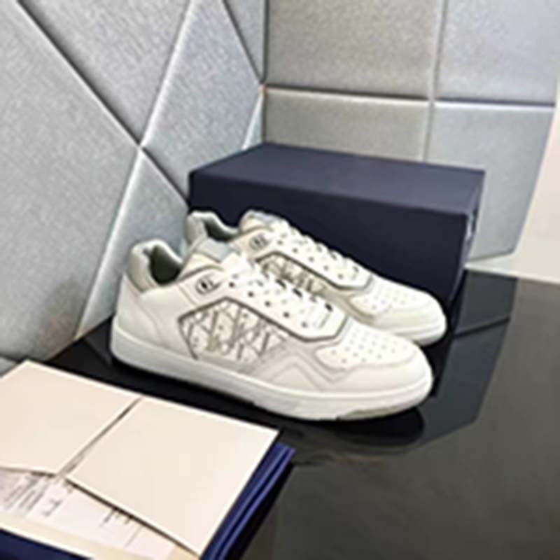 Latest Designers B27 Casual Shoes Men Women Oblique High Top Runner Sneakers Genuine Leather Printed Trainers All-match Stylist Shoe 35-45 ll879
Latest Designers B27 Casual Shoes Men Women Oblique High Top Runner Sneakers Genuine Leather Printed Trainers All-match Stylist Shoe 35-45 ll879