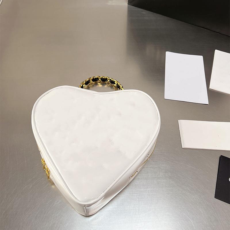 2022 Spring And Summer The New Fashion Bags Heart-Shaped Handbag Patent Leather Designer Diamond Lattice Outdoor Street Sacoche Messenger Bag Luxury Wallet, Black
2022 Spring And Summer The New Fashion Bags Heart-Shaped Handbag Patent Leather Designer Diamond Lattice Outdoor Street Sacoche Messenger Bag Luxury Wallet, Black