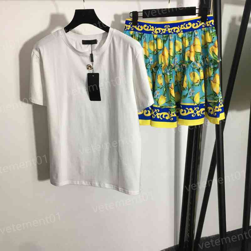 Designer Women Two Piece Dresses Cotton Short-sleeved T-shirt And Lemon Print High-waisted Skirt 2 Piece Sets Luxury Women Clothing
Designer Women Two Piece Dresses Cotton Short-sleeved T-shirt And Lemon Print High-waisted Skirt 2 Piece Sets Luxury Women Clothing