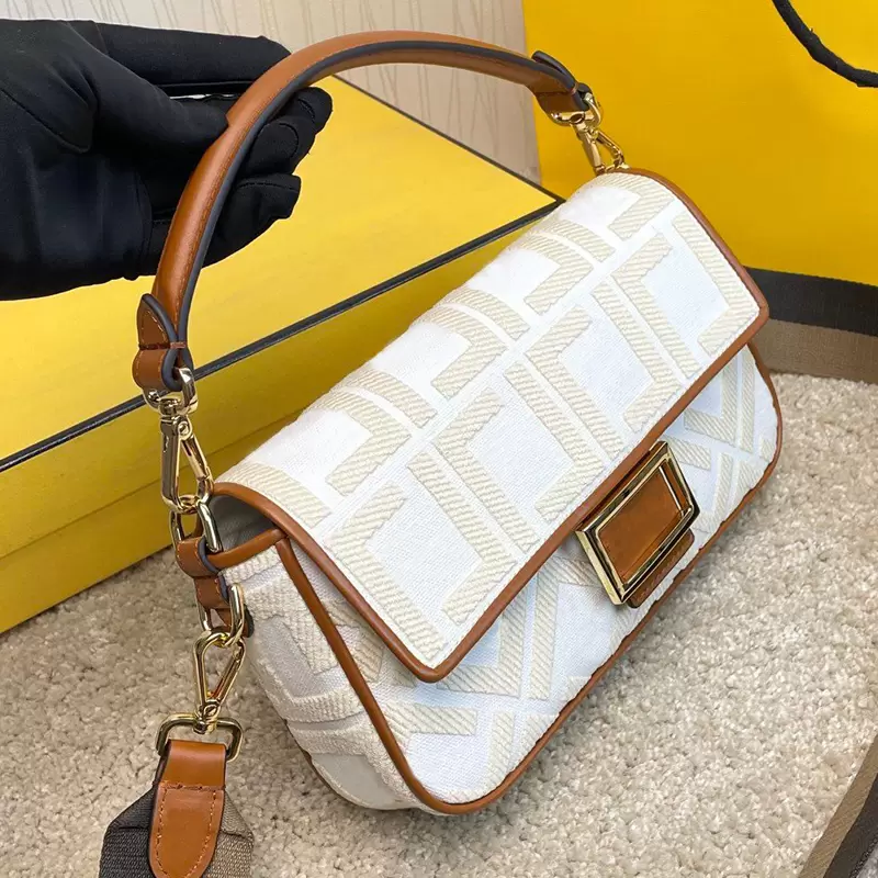 2022TOP Shoulder Bag Designer Ladies Crossbody Portable Canvas Embroidered Baguette Fashion Versatile High Quality Letter Wallet Party Banqu
2022TOP Shoulder Bag Designer Ladies Crossbody Portable Canvas Embroidered Baguette Fashion Versatile High Quality Letter Wallet Party Banqu
