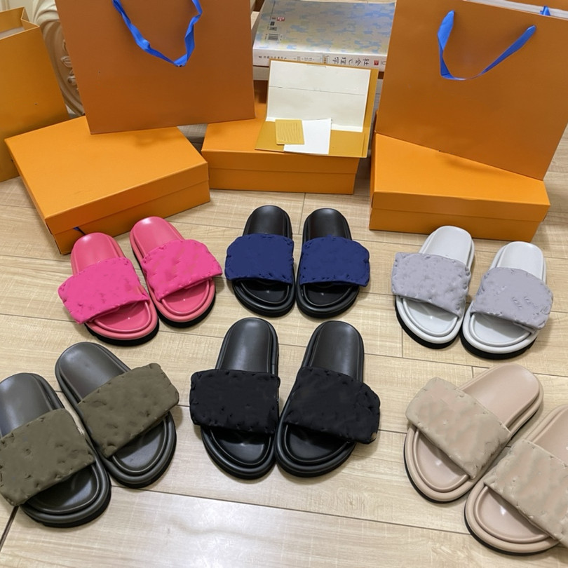 New Designer Sandals Beach Slide Men Women Slippers Embossed Pool Pillow Scuff Casual Shoes Original Box Dust Bag Pretty Size 35-44, Chocolate
New Designer Sandals Beach Slide Men Women Slippers Embossed Pool Pillow Scuff Casual Shoes Original Box Dust Bag Pretty Size 35-44, Chocolate