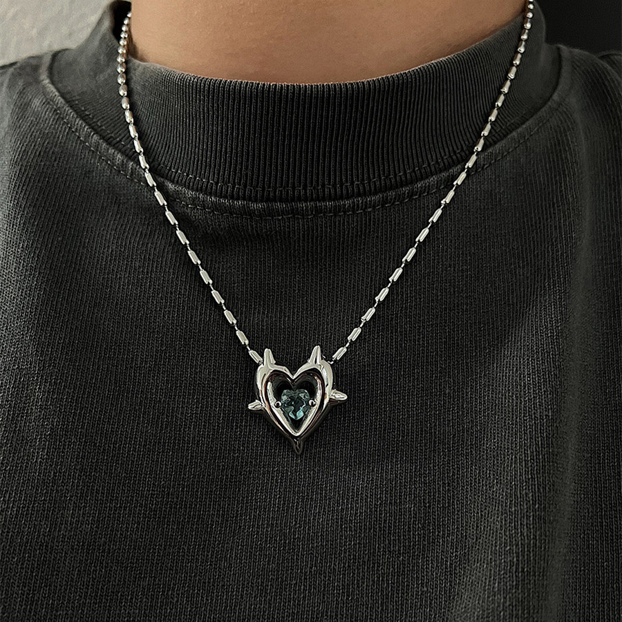 2022 New Original Tide Brand Necklace Male Niche Design Street Hip-Hop Love High Street Titanium Steel Couple Collarbone Chain
2022 New Original Tide Brand Necklace Male Niche Design Street Hip-Hop Love High Street Titanium Steel Couple Collarbone Chain