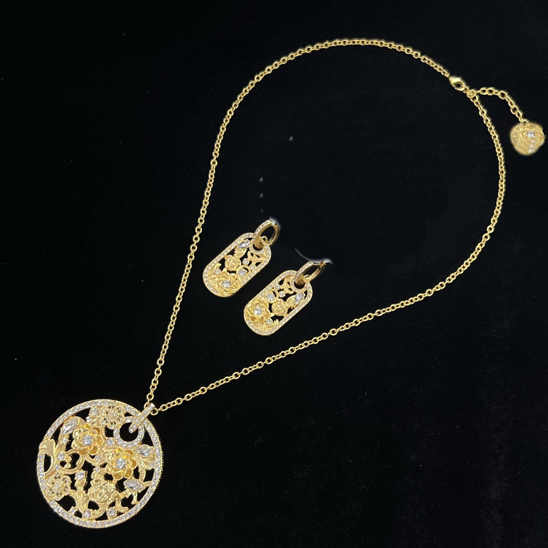 Women's Gold Hollow Out Flower Greece Meander Pattern Chain Necklaces Bracelets Earrings Set Banshee Medusa Head Portrait 18K Gold plated Designer Jewelry Gift, Golden
Women's Gold Hollow Out Flower Greece Meander Pattern Chain Necklaces Bracelets Earrings Set Banshee Medusa Head Portrait 18K Gold plated Designer Jewelry Gift, Golden