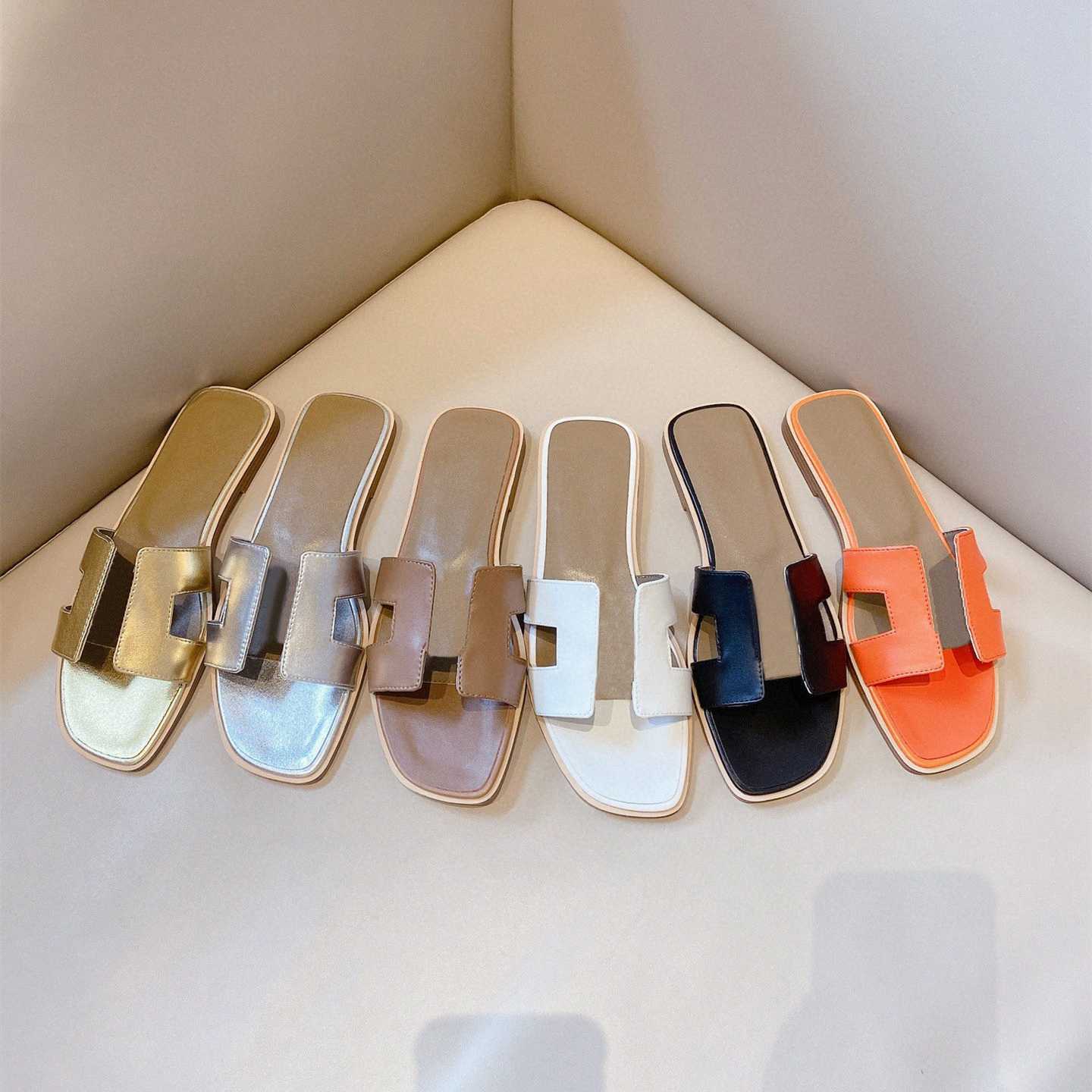 2021 beach slippers Classic Flat woman Summer lady Cartoon Head Leather Hotel Bath fashion women shoes Large size 35-42
2021 beach slippers Classic Flat woman Summer lady Cartoon Head Leather Hotel Bath fashion women shoes Large size 35-42