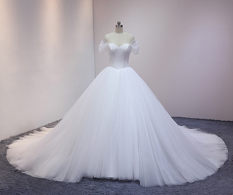 Princess A Line Wedding Dress Elegant Long Train Chapel Bridal Gowns Sexy Off The Shoulder Ivory White Tulle Bride Wedding Dresses Lace Up Plus Size R