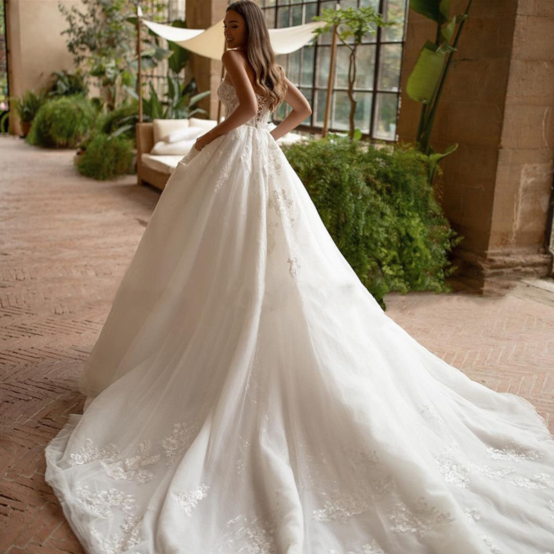 Elegant A-e Dresses Sleeveless Strapless Seetheart Hollow Lace Appliques Sequins Sweep or Length Backless Boho Wedding Gowns Plus Size