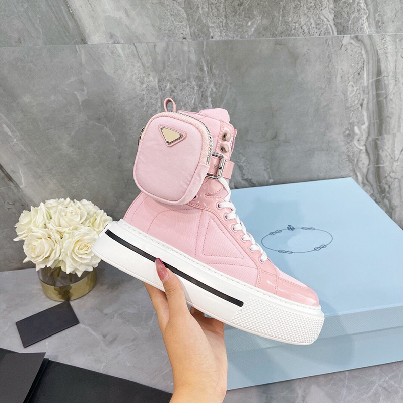 Luxurys Womens Casual Sports Shoes Designer Shiny Leather Nylon Sneakers Classic Triangle logo Lady shoe Trainers Thick Bottom gabardine pocket attached with bags