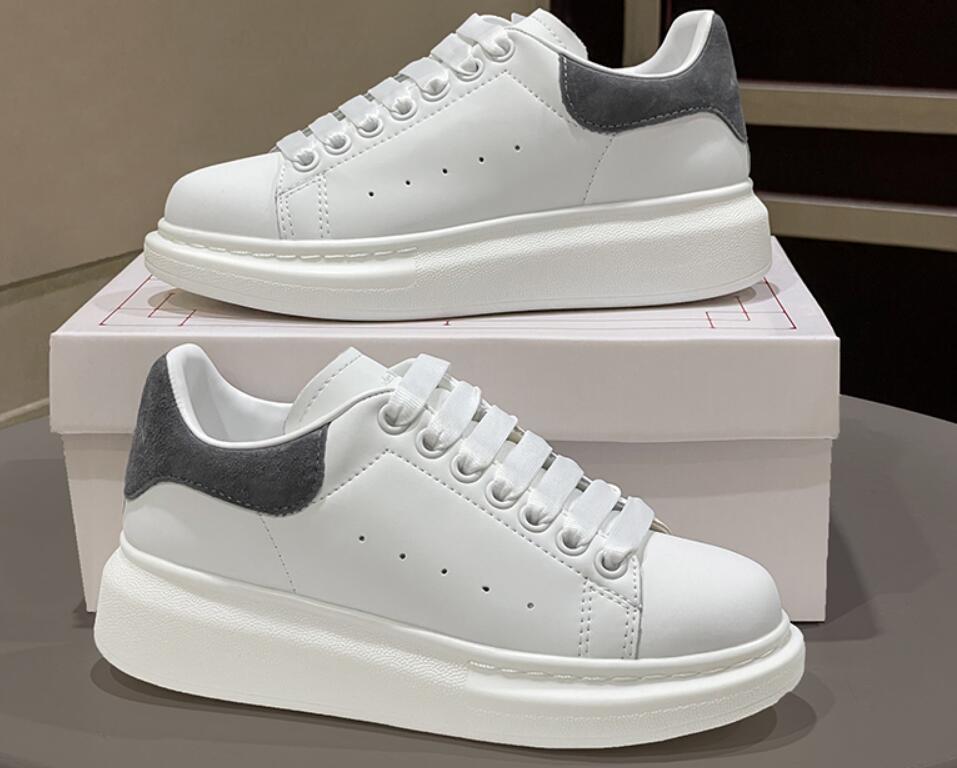 designer Dress shoes for men women fashion platform sneakers 3m reflective triple black white leather suede mens flat casual shoe size 36-44
designer Dress shoes for men women fashion platform sneakers 3m reflective triple black white leather suede mens flat casual shoe size 36-44