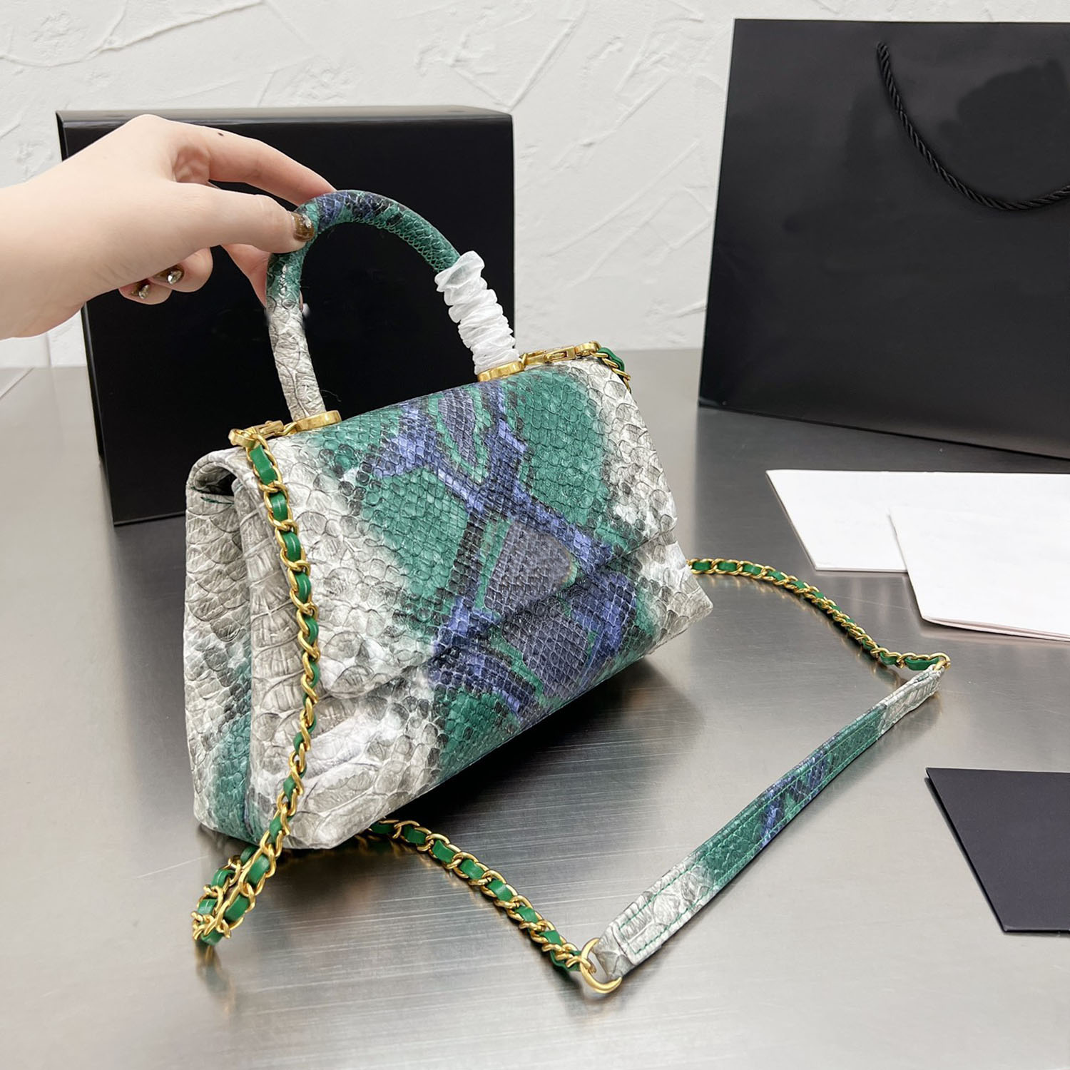 2022 Shoulder Bag Luxury Ladies Handbag High Quality Leather Snake Print Large Capacity Space Wallet XB50040, With box
2022 Shoulder Bag Luxury Ladies Handbag High Quality Leather Snake Print Large Capacity Space Wallet XB50040, With box