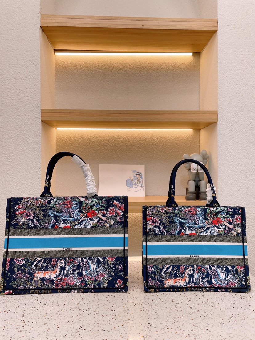 Dies book Quality Luxury Designers Bags Handbags Fashion Shoulderbags Classic Style Large Capacity Shopping Bag Exquisite Embroider, 36cm
Dies book Quality Luxury Designers Bags Handbags Fashion Shoulderbags Classic Style Large Capacity Shopping Bag Exquisite Embroider, 36cm