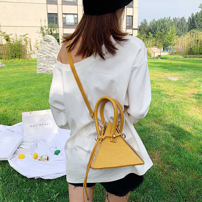 Bag 2022 new fashion ins triangle Bag Drawstring lemon yellow messenger bags women's handbag pyramid bag dinner, Pink
Bag 2022 new fashion ins triangle Bag Drawstring lemon yellow messenger bags women's handbag pyramid bag dinner, Pink