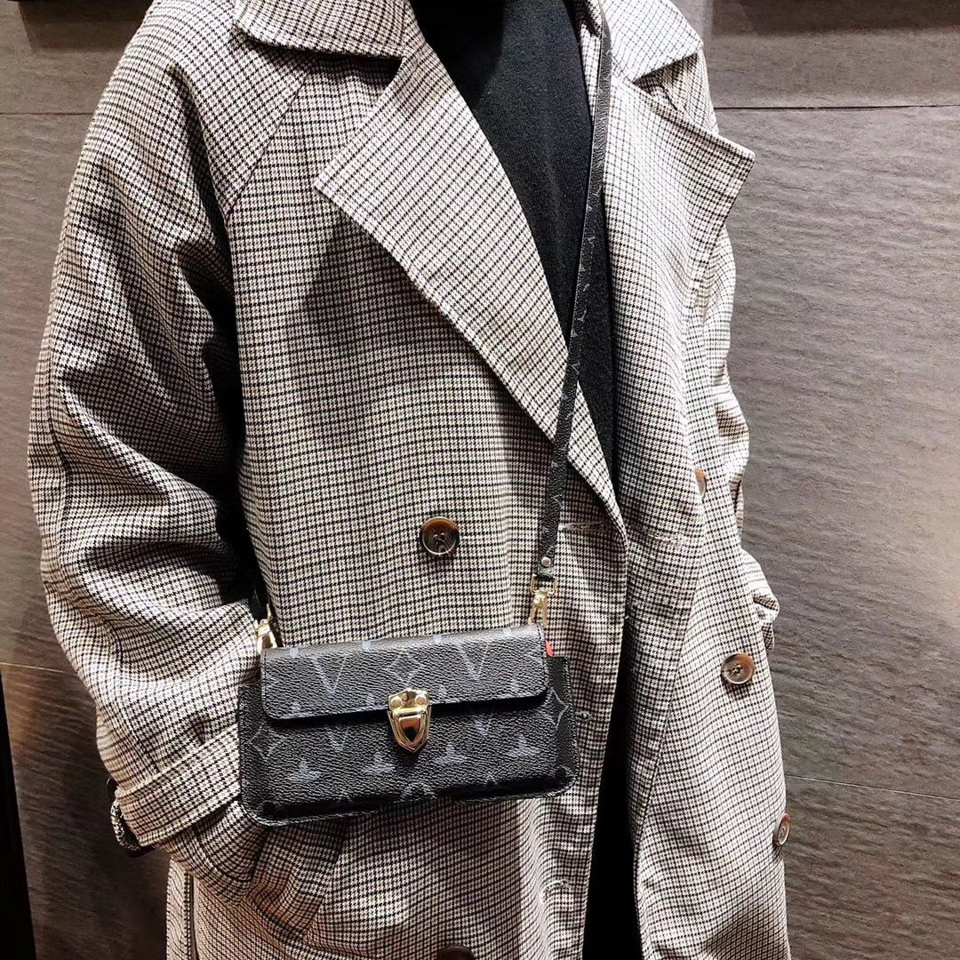 3 Colors Fashion Phone Handbag Case Leather Letter Phones Cases Classic Armband Luxury Designer iPhone 13 11 12 pro 7 8 X High Quality, Brown
3 Colors Fashion Phone Handbag Case Leather Letter Phones Cases Classic Armband Luxury Designer iPhone 13 11 12 pro 7 8 X High Quality, Brown