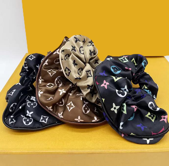 Lots 15style Scrunchies Hairbands Women Letter Print Hair Rubber Bands Inverted Triangle Logos Designer Elastic Large intestine Ties Ropes Ponytail Holder
Lots 15style Scrunchies Hairbands Women Letter Print Hair Rubber Bands Inverted Triangle Logos Designer Elastic Large intestine Ties Ropes Ponytail Holder