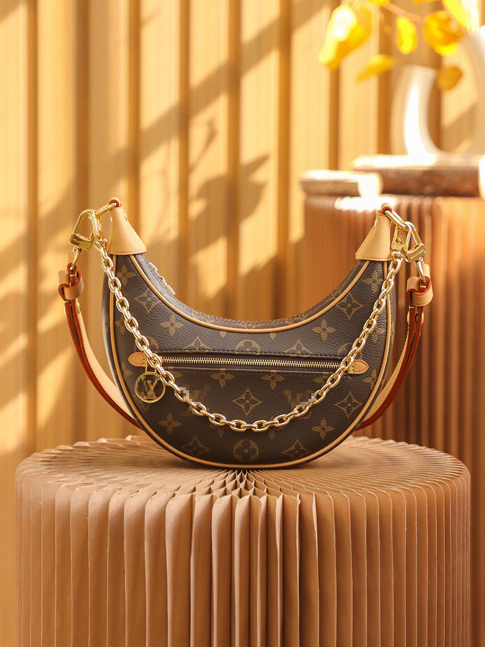 M81098 Loop series pea buns moon bags leather or Denim Blue shoulder bag luxury designer bags the tote bag evening package totes crossbody bags, Brown
M81098 Loop series pea buns moon bags leather or Denim Blue shoulder bag luxury designer bags the tote bag evening package totes crossbody bags, Brown