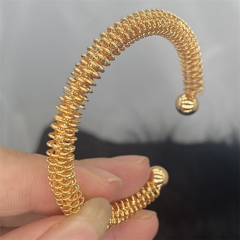 Luxury Dubai Bangles for Women 24k Twist Bangle Bracelet Gold Color Hand Chain Men Fashion Jewelry Gift 220716
Luxury Dubai Bangles for Women 24k Twist Bangle Bracelet Gold Color Hand Chain Men Fashion Jewelry Gift 220716
