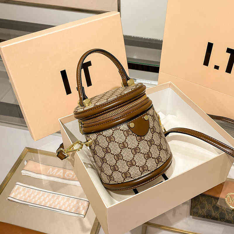 Leather Women's bag bucket new autumn and winter pop cylindrical messenger cylinder Purses, Brown
Leather Women's bag bucket new autumn and winter pop cylindrical messenger cylinder Purses, Brown