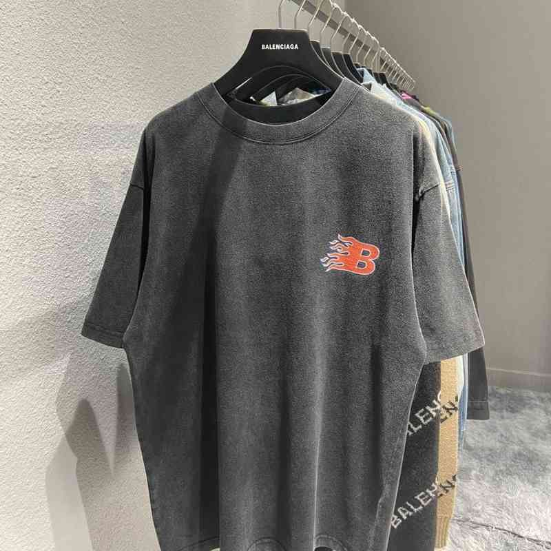designer balencaigass luxurys men t-shirts Correct the highest version of Paris short sleeve b letter flame washed old men's and women's pure cotton short sleeve T-shirt, Wash old black
designer balencaigass luxurys men t-shirts Correct the highest version of Paris short sleeve b letter flame washed old men's and women's pure cotton short sleeve T-shirt, Wash old black