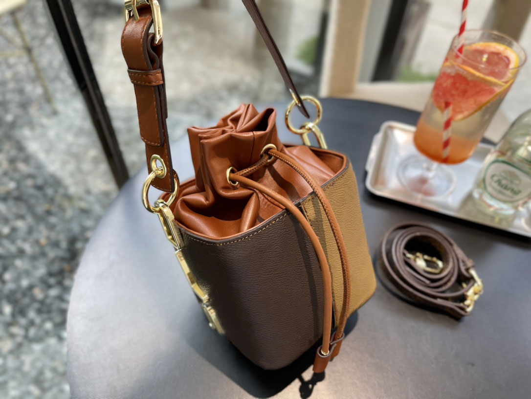Mini Drawstring Bucket Bags Top luxury Designer Crossbody Shoulder Handbag women's fashion leather handbags handbag wholesale With box dust bag, Brown
Mini Drawstring Bucket Bags Top luxury Designer Crossbody Shoulder Handbag women's fashion leather handbags handbag wholesale With box dust bag, Brown