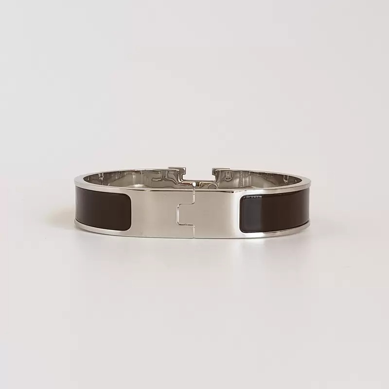 Designer silver bangle bracelets luxury jewelry buckle bracelet stainless steel charms letter women men bangles friendship gift never fade 18options szie17 19
Designer silver bangle bracelets luxury jewelry buckle bracelet stainless steel charms letter women men bangles friendship gift never fade 18options szie17 19