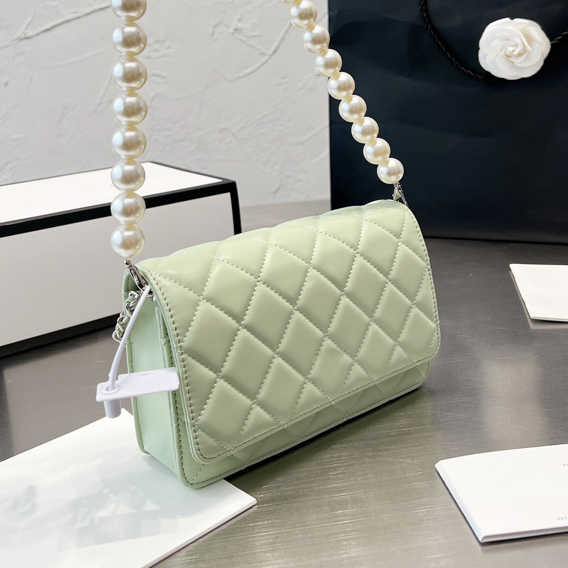 22Ss Pearl Chain Woc Designer Bag Top Lambskin Classic Quilted Six Colors Silver Metal Magnetic Buckle Flap Shoulder Crossbody Luxury Ladies Handbag Wallet 20CM, Box
22Ss Pearl Chain Woc Designer Bag Top Lambskin Classic Quilted Six Colors Silver Metal Magnetic Buckle Flap Shoulder Crossbody Luxury Ladies Handbag Wallet 20CM, Box