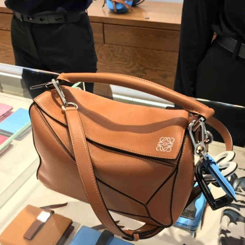 Bags Luxury Loews Women Leather Women's Bag 2022 Hand Fashion Geometry Messenger Pillow, Black small original logo
Bags Luxury Loews Women Leather Women's Bag 2022 Hand Fashion Geometry Messenger Pillow, Black small original logo