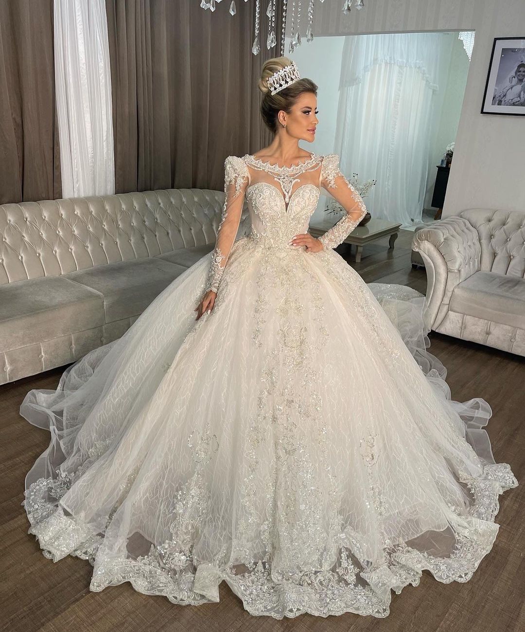 Ball Arab Princess Gown Wedding Dress Dubai Jewel Neck Long Sleeve Sequins Lace Appliques Beads Puffy Bridal Gowns S Lz0304