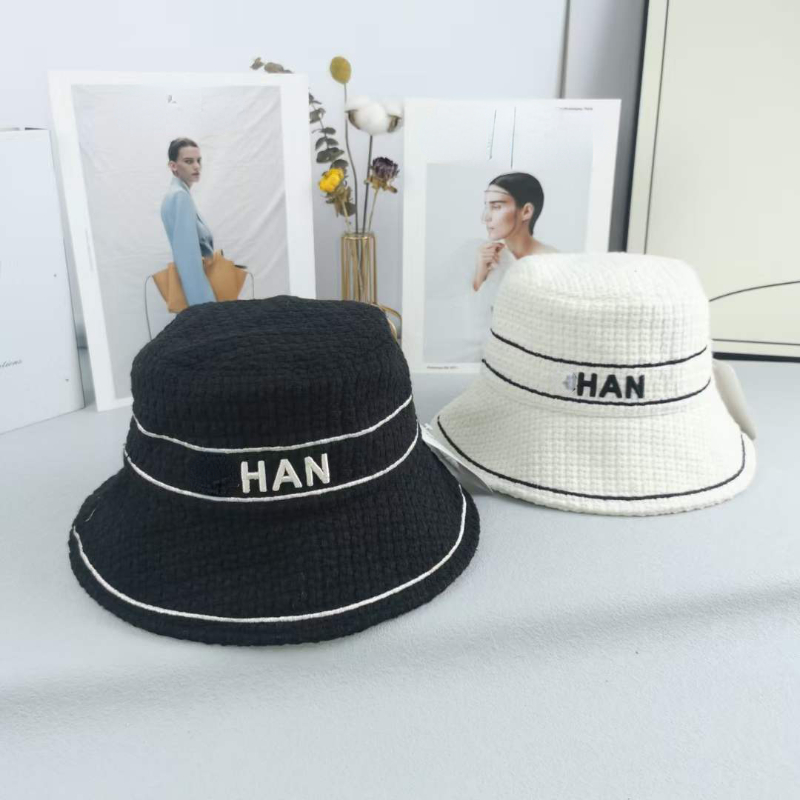 Warm Bucket Hats Fashion Printing Letter Windproof Fragrance Wide Brim Designer Hat Black and White
Warm Bucket Hats Fashion Printing Letter Windproof Fragrance Wide Brim Designer Hat Black and White