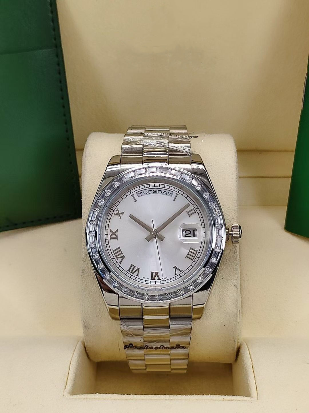 Top Quality Man Automatic Mechanical Watches Daydate Dimaond Iced Out 2813 Movement Stainless Steel Strap Mens Watch Waterproof Sports Fashion Male Wristwatches
Top Quality Man Automatic Mechanical Watches Daydate Dimaond Iced Out 2813 Movement Stainless Steel Strap Mens Watch Waterproof Sports Fashion Male Wristwatches