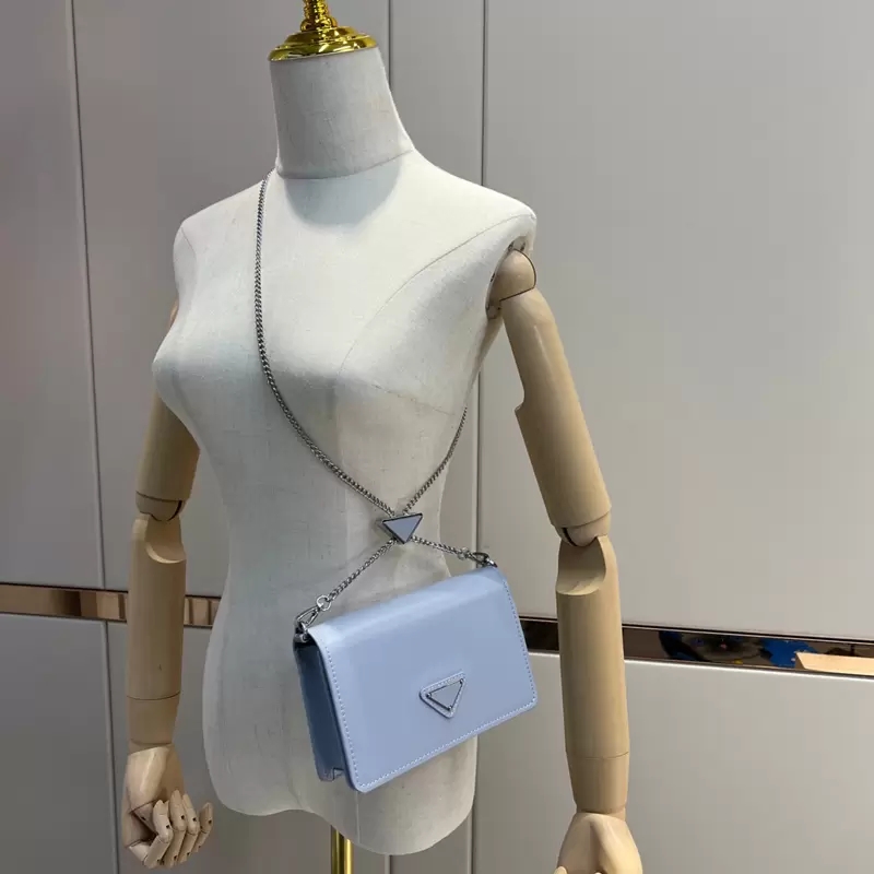 Fashion Luxury Mini Purse Designer Shoulder Bags Handbags Cross body Wallet Clutch bag Women's Genuine leather High-quality Silver chain Rugged triangle hardware
Fashion Luxury Mini Purse Designer Shoulder Bags Handbags Cross body Wallet Clutch bag Women's Genuine leather High-quality Silver chain Rugged triangle hardware