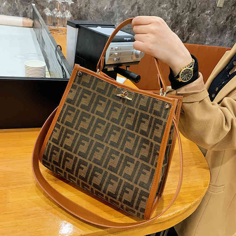 Fashion Bag Super tot portable large capacity Single Shoulder armpit c, 888 dark brown
Fashion Bag Super tot portable large capacity Single Shoulder armpit c, 888 dark brown