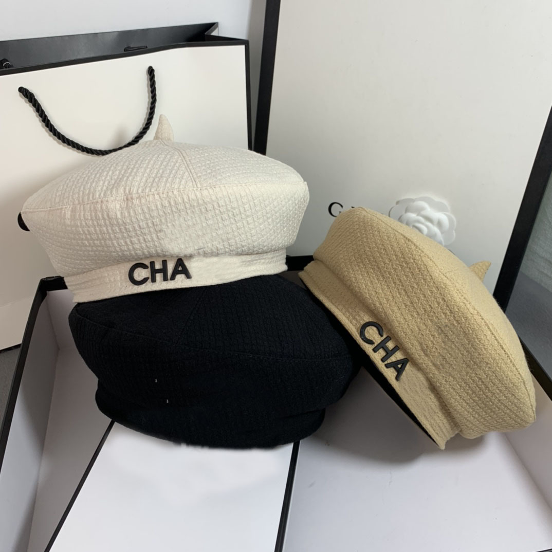 22ss Luxury Wool Beret Hat C Letter Fashion Designer Winter Warm Berets for Women Elegant Advanced Cap Bucket Hats Optional Good Quality, Beige
22ss Luxury Wool Beret Hat C Letter Fashion Designer Winter Warm Berets for Women Elegant Advanced Cap Bucket Hats Optional Good Quality, Beige