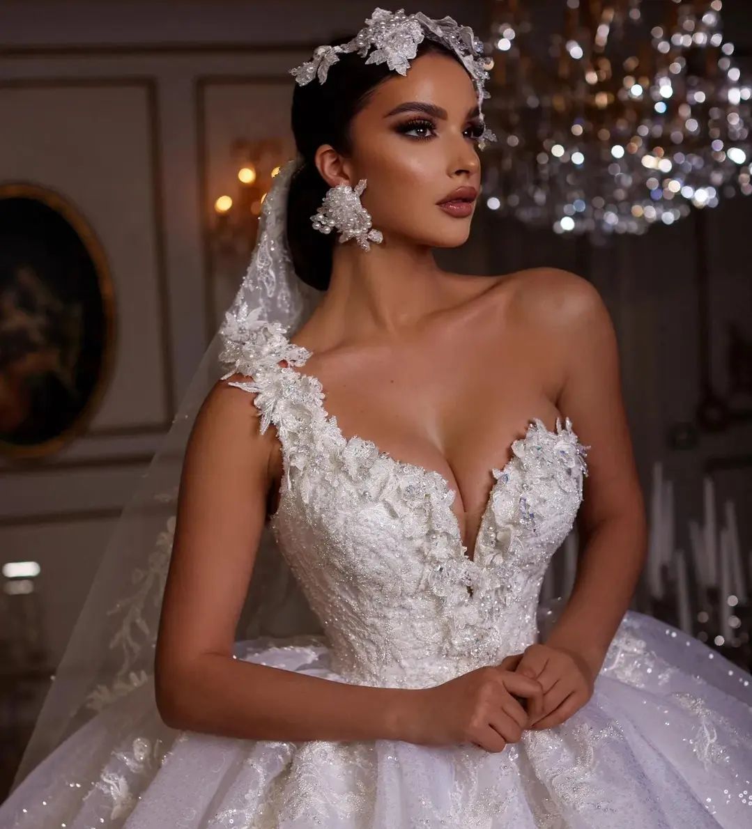 Luxury One Shoulder Short Sleeve Beading Ball Gown Wedding Dress Gorgeous Appliques Lace Court Train Princess Wedding Gowns