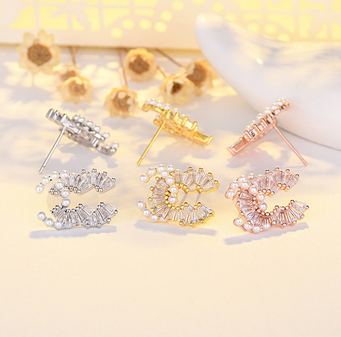 3color Mixed Simple High Quality Brand Designer Stud 18K Gold Plated 925 Silver Women Luxury Crystal Pearl Double Letter C Earrings for Girls Jewelry Wholesale
3color Mixed Simple High Quality Brand Designer Stud 18K Gold Plated 925 Silver Women Luxury Crystal Pearl Double Letter C Earrings for Girls Jewelry Wholesale