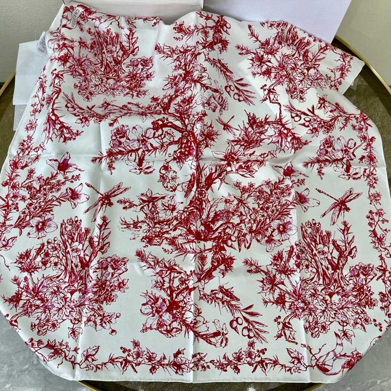 Red floral design Women's Designer Silk D Scarf High quality Women's new style Scarves Wholesale Light color Plant pattern Print Casual scarfs 90x90cm
Red floral design Women's Designer Silk D Scarf High quality Women's new style Scarves Wholesale Light color Plant pattern Print Casual scarfs 90x90cm