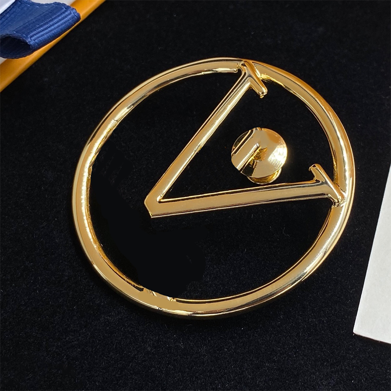 Mens Designer Hoop Brooches Pins For Womens Jewelry Fashion Gold Brooch Suitable Romantic Delicate Attractive Men Brooch 2204063D
Mens Designer Hoop Brooches Pins For Womens Jewelry Fashion Gold Brooch Suitable Romantic Delicate Attractive Men Brooch 2204063D